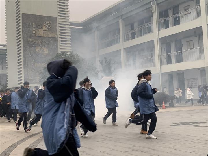 南京市玄武中等专业学校开展消防应急疏散演练活动01.jpg