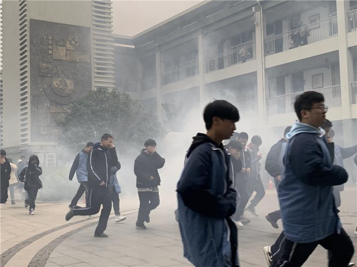 南京市玄武中等专业学校开展消防应急疏散演练活动02.jpg