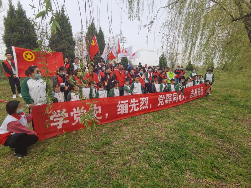 复兴社区学党史.jpg