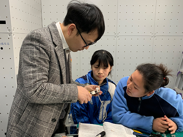 3.3移动教研组校级公开课1.jpg 3.3移动教研组校级公开课1.jpg