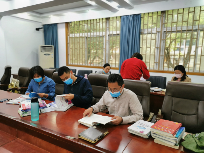 5.9莫愁中专召开教材推进会3.jpg