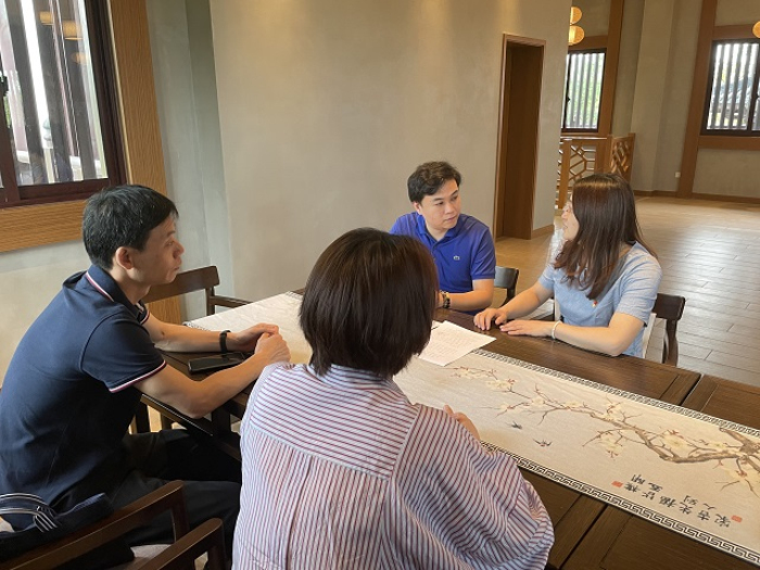 5.31现代服务系党支部赴企业调研1.jpg