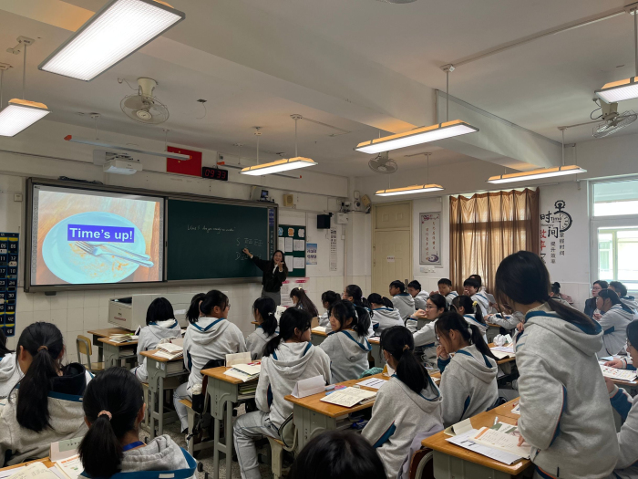 10.13英语组开展校级公开课暨教研活动.jpg
