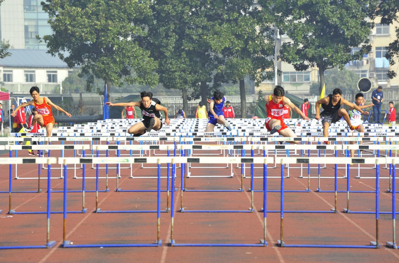 图片包含 体育, 运动, 户外, 播放

描述已自动生成